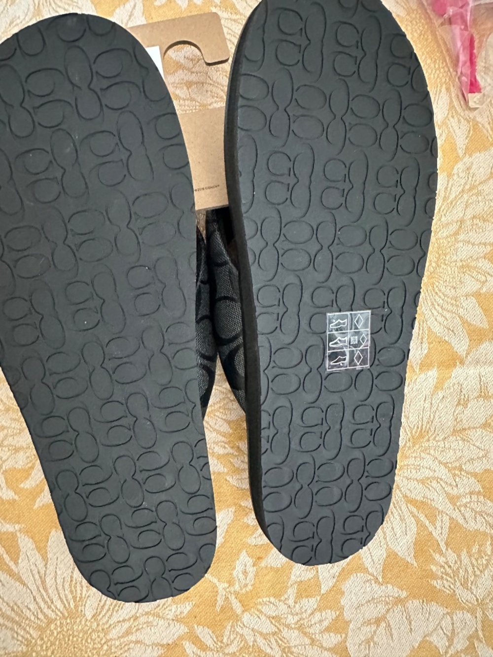 NWT. Coach signature canvas Flip Flops in mens size: 9 - Picture 6 of 10
